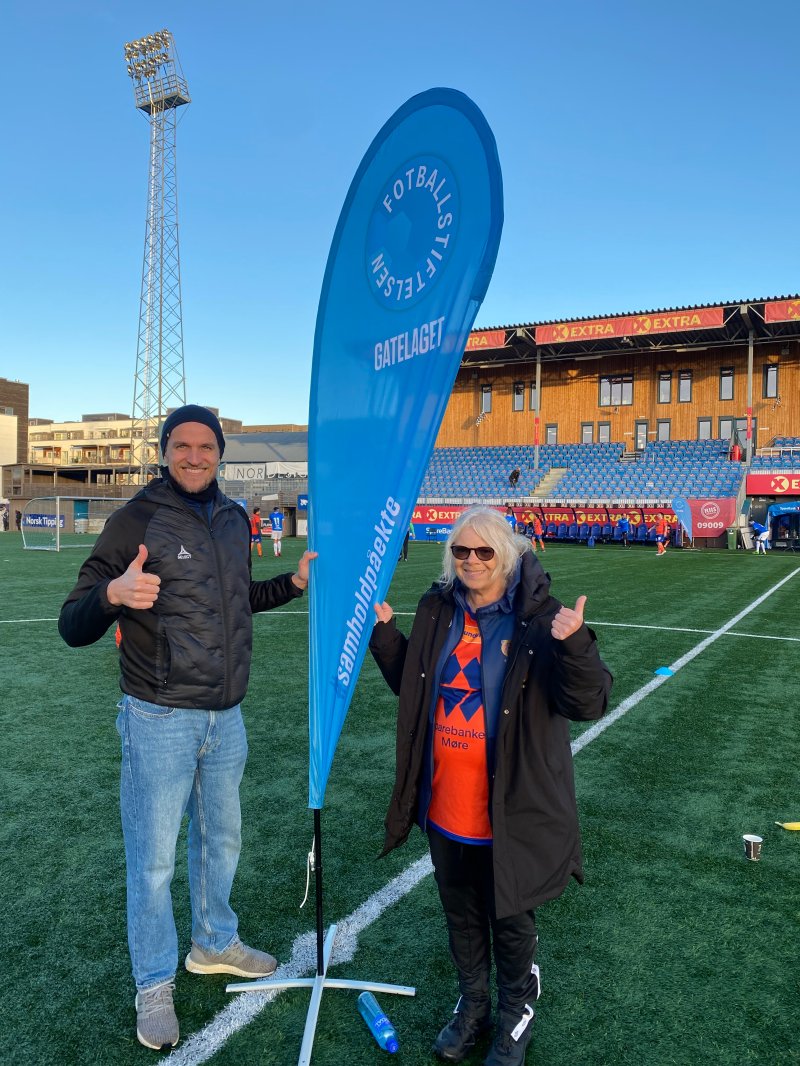 Jobben i Fotballstiftelsen har gitt minner - og venner - for livet #samholdpåekte. Her på turnering hos Ranheim