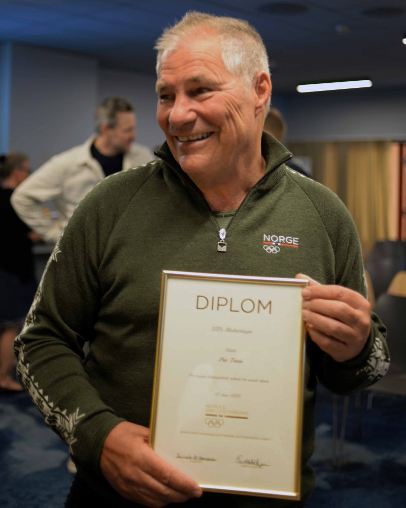 Per Tøien mottok i mai NIFs hederstegn. Foto: Norges Idrettsforbund
